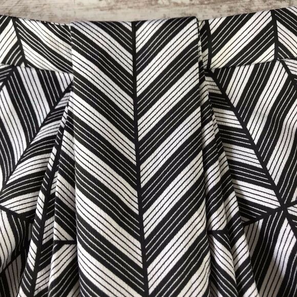 H&M Womens Skirt Black and White Print Size 4 Polyester 16" Length Lined - Picture 5 of 9